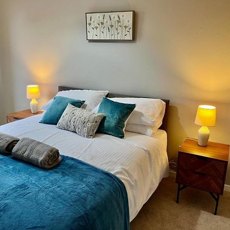 וורינגטון Canada House - Sleeps 6 -3 King Or 6 Single Ideal For Contractors מראה חיצוני תמונה