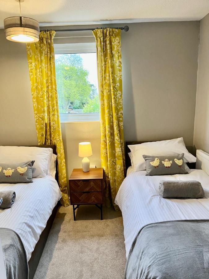 וורינגטון Canada House - Sleeps 6 -3 King Or 6 Single Ideal For Contractors מראה חיצוני תמונה