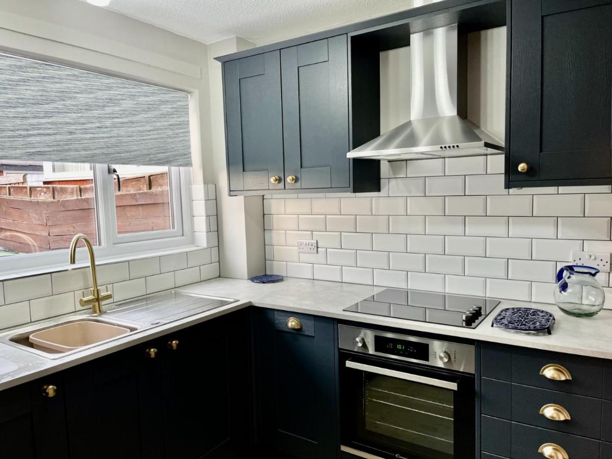 וורינגטון Canada House - Sleeps 6 -3 King Or 6 Single Ideal For Contractors מראה חיצוני תמונה